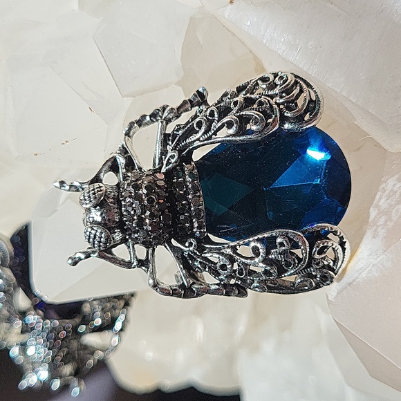 🪰 Brand new XL fly brooch - Picture 9 of 13